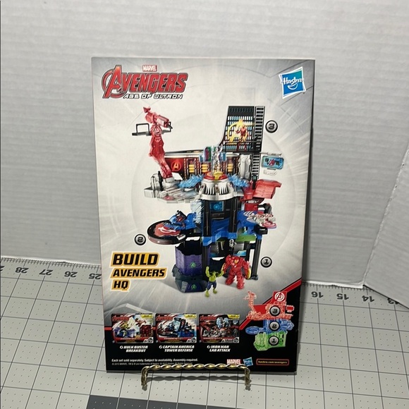 Marvel The Unbeatable Squirrel Girl Comic with Red and Blue Cover - Picture 2 of 4